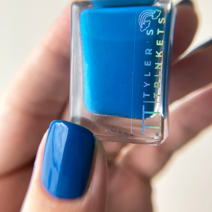 Blue With a Fart of Green