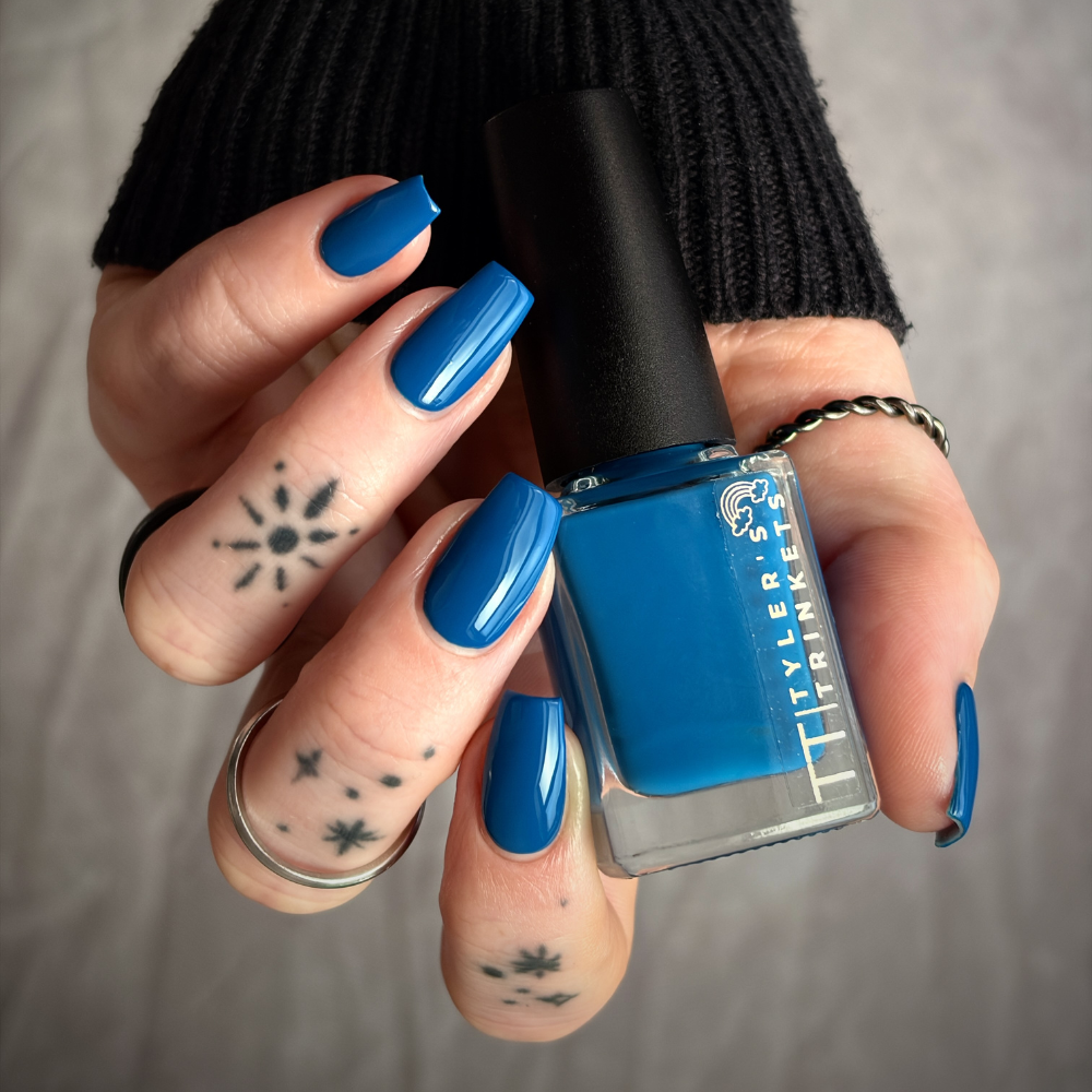 Blue With a Fart of Green